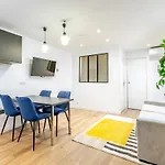 Magnifique Petit Appartement Parisien
